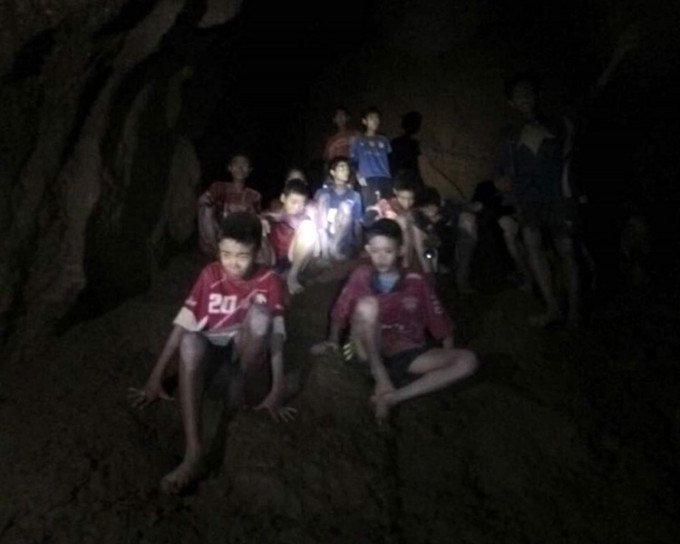 泰国「野猪」足球队去年在洞穴探险受困。AP