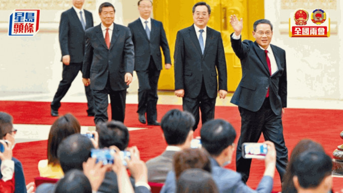 李強（右1）率領4位國務院副總理丁薛祥、何立峰、張國清、劉國中進場。楊浚源攝