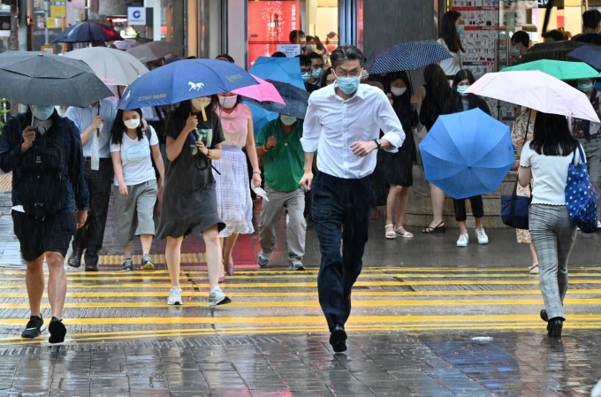 本港今日大致多雲有驟雨