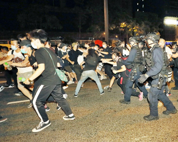 葉劉淑儀指遊行被激化，發生了暴力行為，擔心有人想搞「再佔領」。AP
