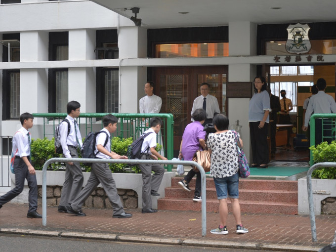 运输署呼吁学生应在开学日提早出门。资料图片