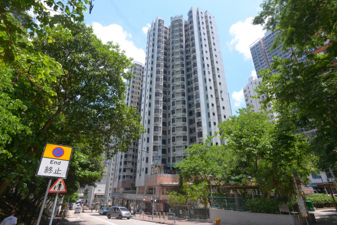 筲箕湾广场邻近港铁站，获同区客承租单位。