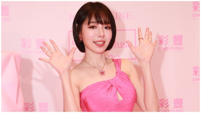 林明禎以一身粉紅色造型出席櫻花主題活動。
