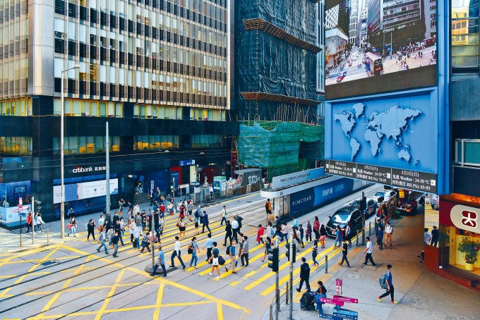 梁兆基指，目前香港环境存在很多复杂性的因素，对商界而言极具挑战。