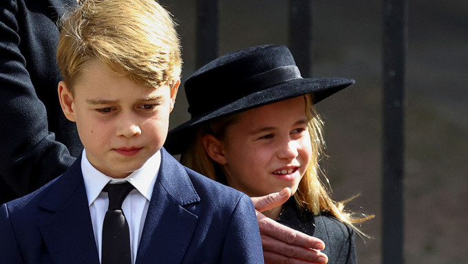 喬治王子與夏洛特公主表現沉穩。AP