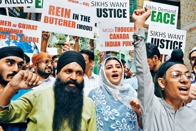 巴基斯坦锡克教团体周三在白沙瓦示威，抗议锡克教领袖尼贾尔6月在加国被暗杀。