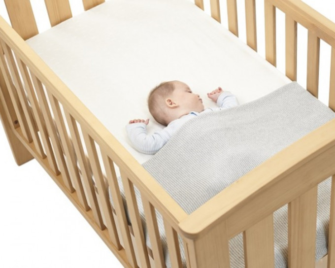 8款嬰兒床床褥中有半數未能符合歐洲安全標準，其中3款更未能通過硬度或耐用測試。網圖