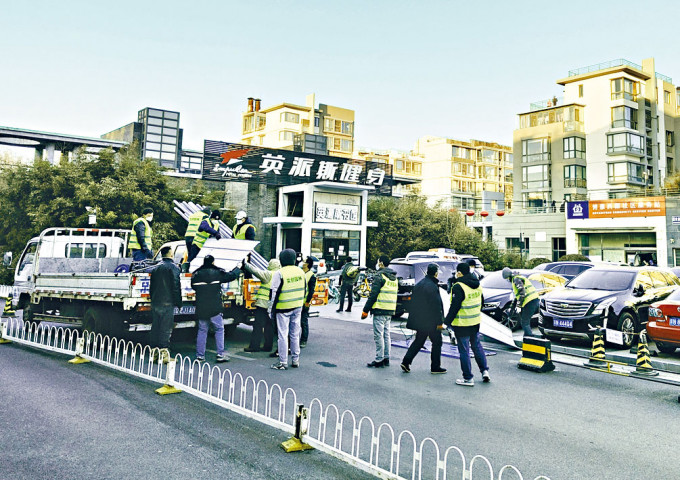 北京昨日封鎖了染疫男子居住的小區。　