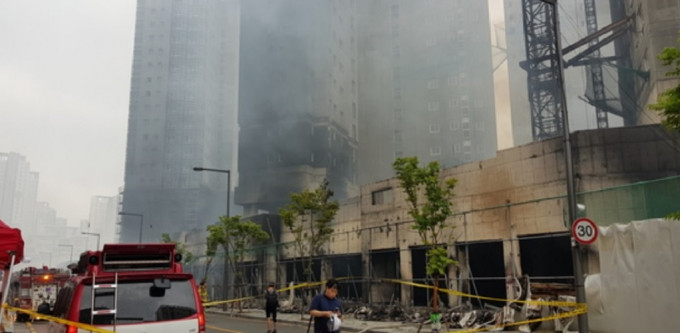 南韩世宗市地盘大火3死37伤。网上图片