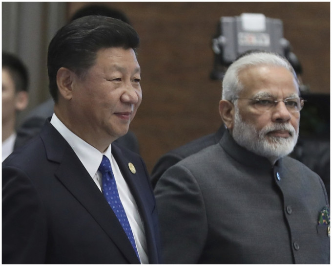 中國國家主席習近平(左)與印度總統莫迪。AP圖片