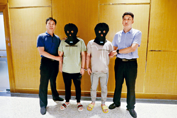 2名緬甸電信詐騙犯被押解回中國。