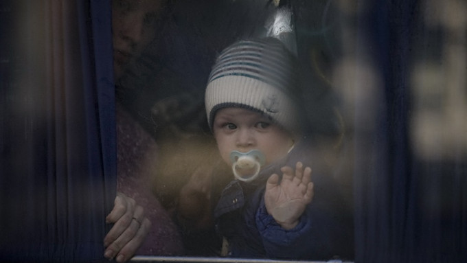 半數兒童已離開烏克蘭。美聯社圖片