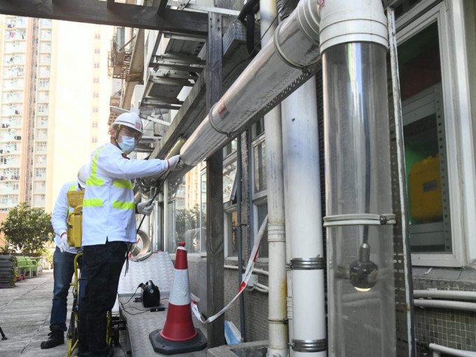 许俊民指现时本港屋邨排水系统的隔气未能发挥作用。