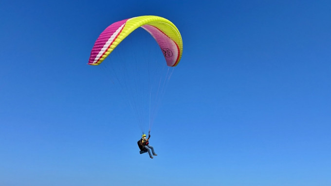 滑翔伞活动风险高。资料图片