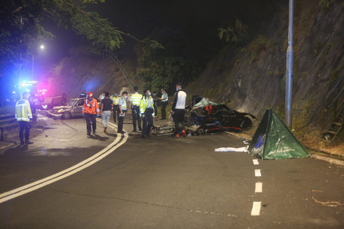 新娘潭路晚上發生至少兩死車禍。