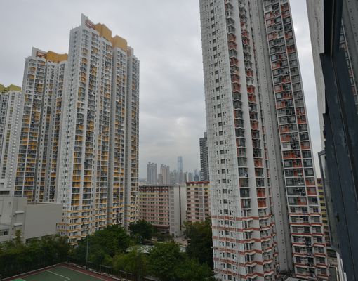 巿民對施政報告提出的房屋政策以及對解決香港當前問題的整體政策，評價都趨向負面。