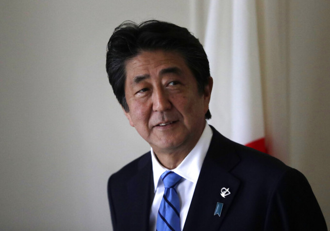 日本首相安倍晋三举行记者会公布，9月将改组内阁，朝向安定且富挑战力的布局。 AP