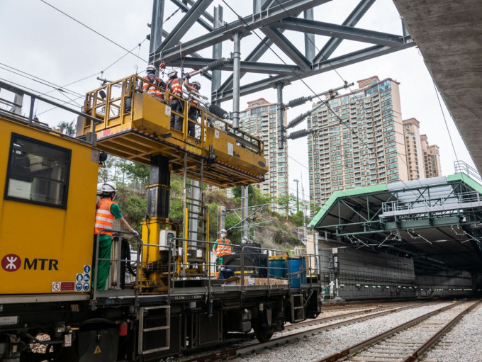 东铁完成新轨道接驳工程。