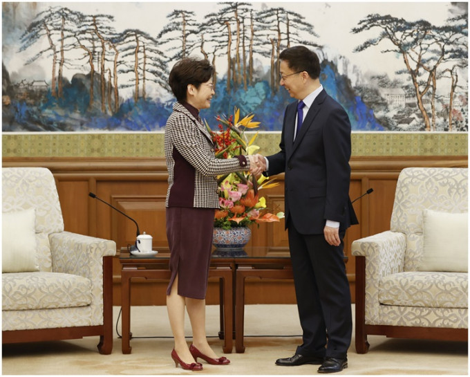 林郑月娥（左）在北京获韩正（右）接见。