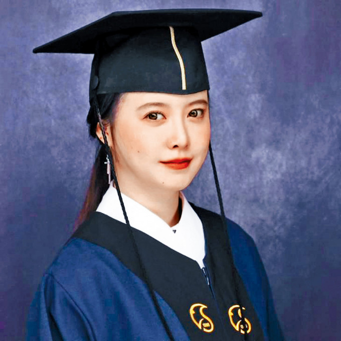 具惠善近日以优异成绩从成均馆大学学士毕业。