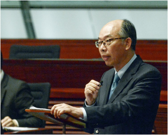 陈帆发言时批评民主派的修订无理据。