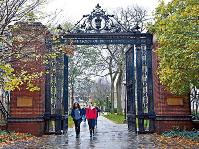 耶鲁大学日前在声明中说，校方已褫夺一名女生的入学资格。