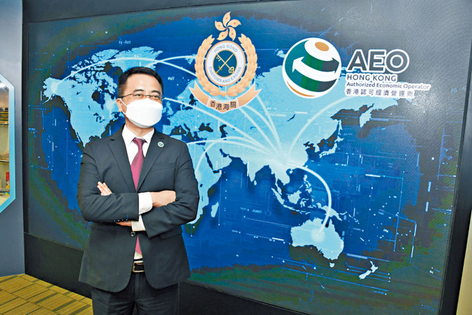 ■海關供應鏈安全管理科高級監督李志銘歡迎更多合資格企業加入「香港AEO計畫」，獲得快捷通關的便利措施。