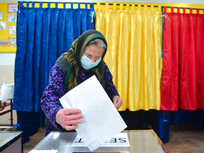 國家羅馬尼亞周日舉行的國會選舉結束。AP資料圖