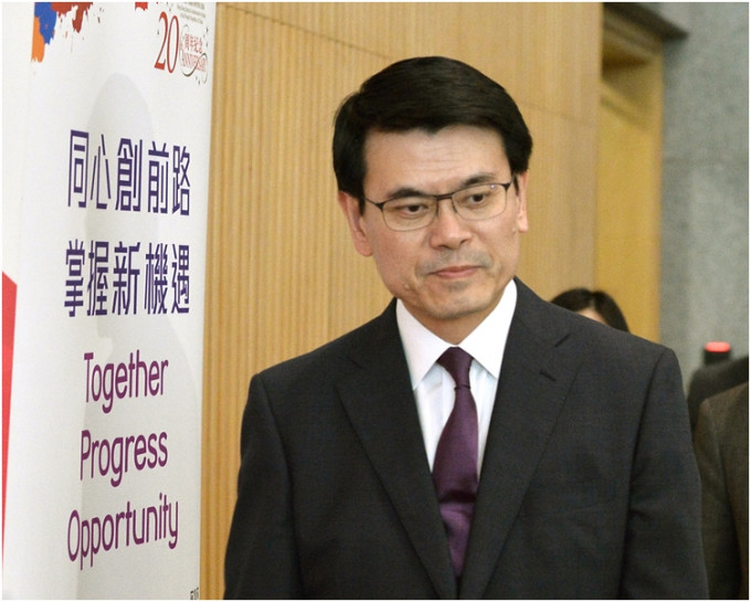 邱腾华将于本月12日返抵香港。