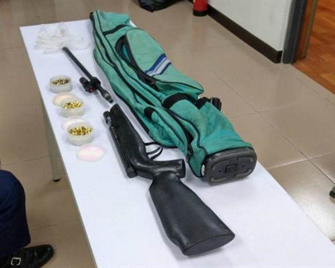 陈男供称，猎枪是以8000元向朋友买的。警方图片