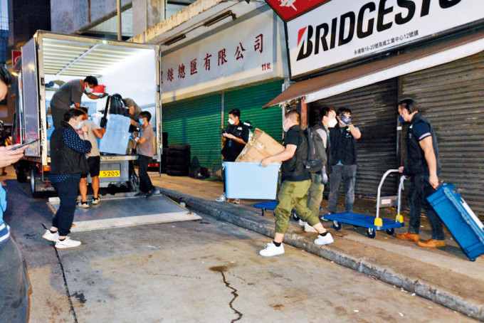國安處近月積極調查與羅冠聰相關的在港連繫人及代理人，行動包括調查網購平台「懲罰mee」並先後拘捕多名前「香港眾志」成員。