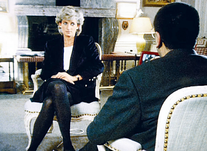 ■一九九五年，戴安娜在肯辛顿宫接受BBC记者巴希尔访问。