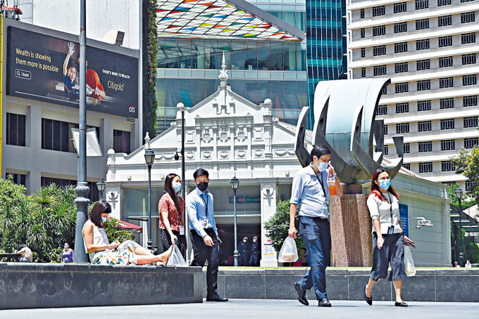 新加坡金融商业区的白领。