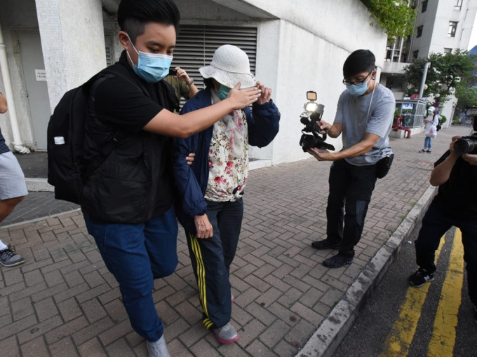 警方于油麻地拘捕怀疑偷猫女子。