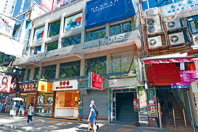 尖沙嘴海防道35號至37號「樓上鋪」，以20萬租出，租金急跌6成。