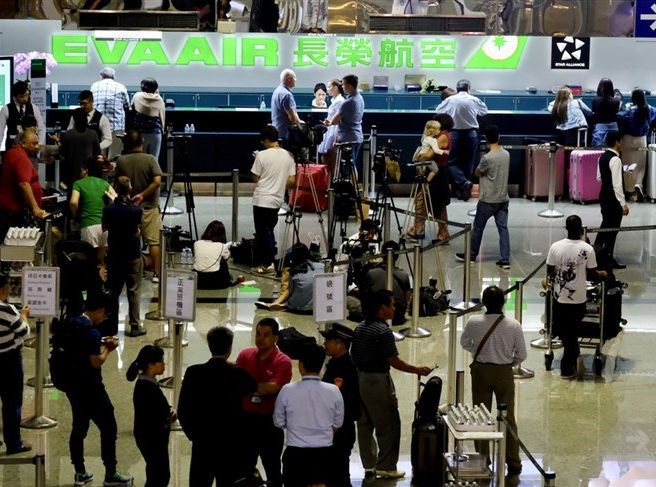 明日亦有79班来往台北、台中、高雄及各地的航班取消。网图
