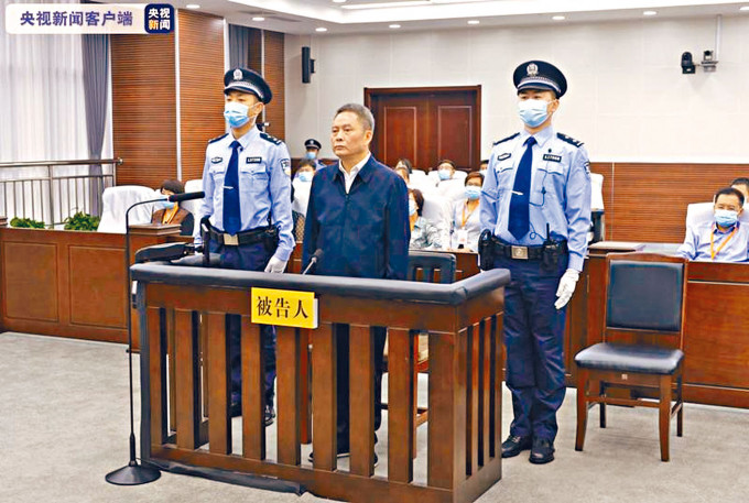 前上海公安局長龔道安貪案開庭。