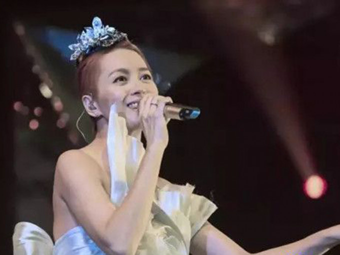 梁咏琪北京个唱没讲明曲目下限而被罚钱，网民批评太荒谬！
