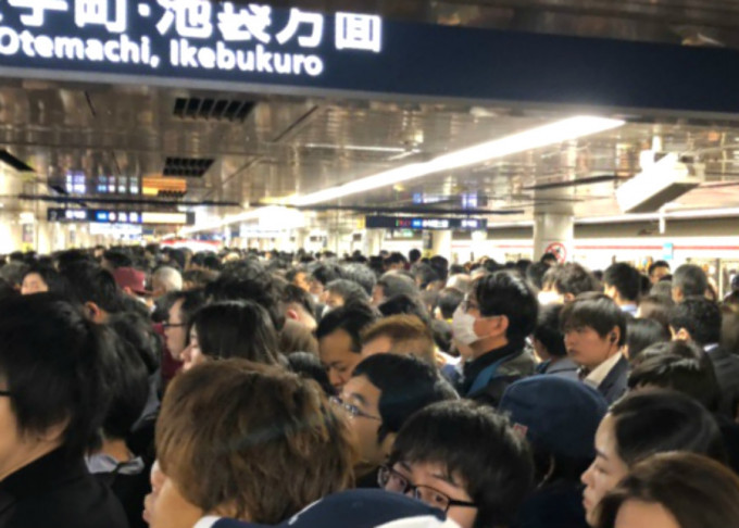 東京站人山人海。網上圖片