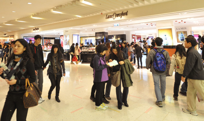 与贸易及旅游相关行业的失业情况有较明显的好转。资料图片