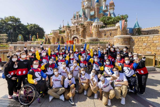 为庆祝「国际复康日」29 周年，香港迪士尼今天举行「奇妙无分界庆典」。迪士尼提供