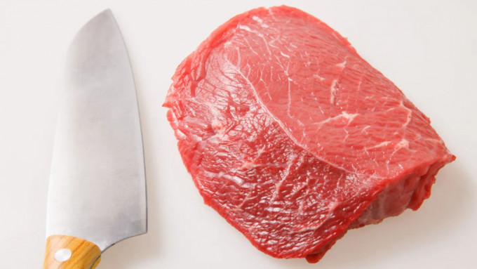有专家讲解如何辨别真假牛肉。 网图