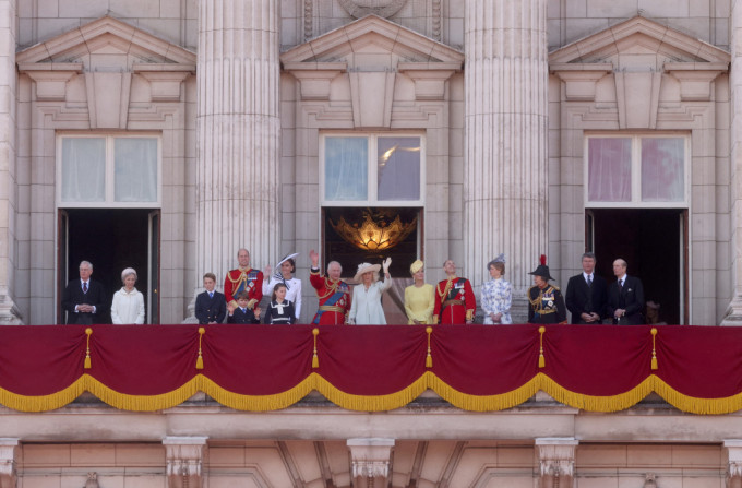 遊客今夏可以近距離參觀白金漢宮著名露台，這是英國皇室成員向民眾揮手的地方。路透社