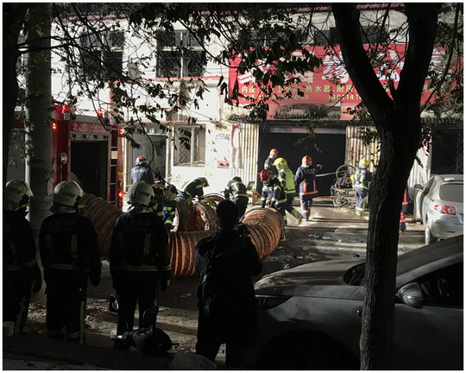 火灾共造成19人死亡，8人受伤。新华社