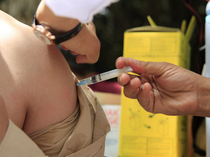 据报全球接种逾40亿剂新冠疫苗。AP图片
