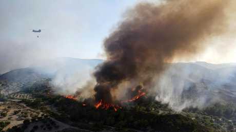 希腊山火焚烧逾2星期仍未救熄。美联社