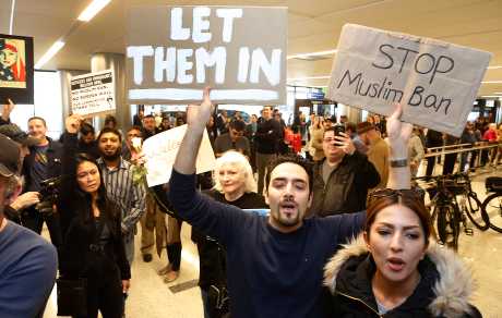 世界各地有数以万计民众示威抗议移民禁令。AP