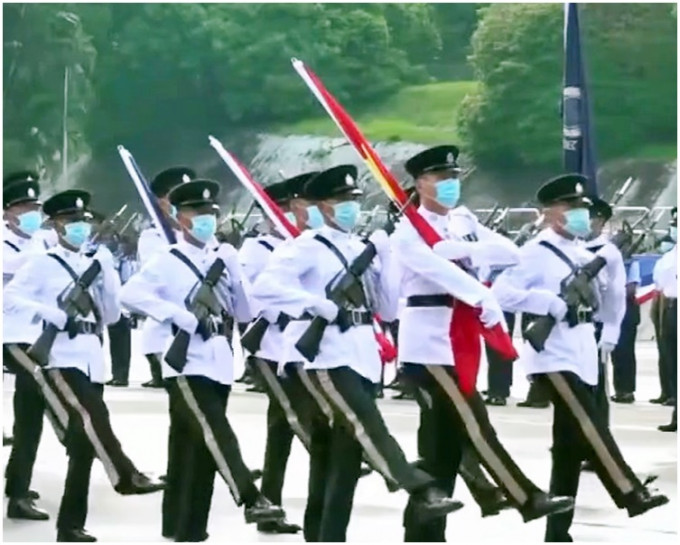 护旗方队再次使用中式步操。警察fb片段截图