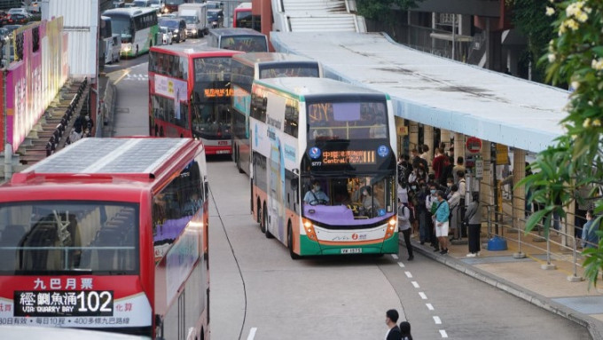 两专营巴士公司欢迎「三隧分流」方案 。资料图片