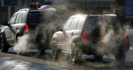 美国佛蒙特州蒙彼利埃的汽车排放废气。美联社